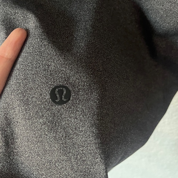 Lululemon On The Fly Crop 23” Heathered Black Full On Luxtreme Ankle Pants Sz 10 - Picture 4 of 5